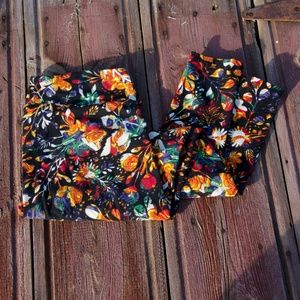 BLACK FLORAL LULAROE TC LEGGINGS